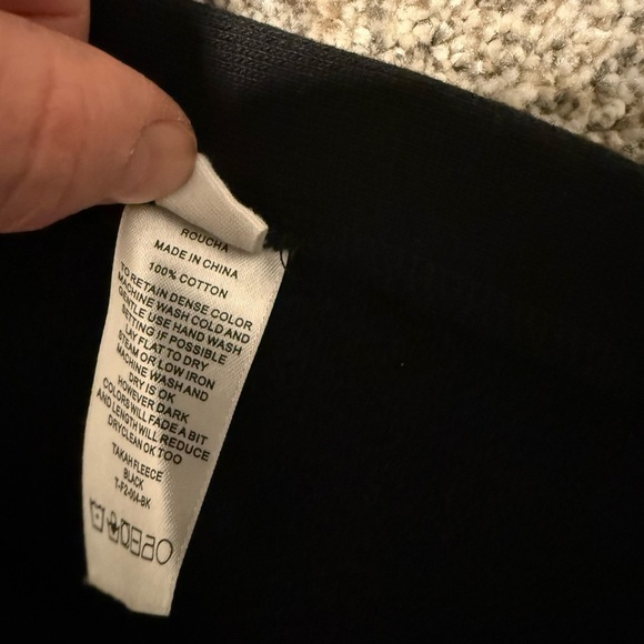 Roucha Sleeveless Sweatshirt – Black (Size AA) | Minimalist & Modern - Picture 3 of 6